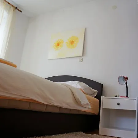 Apartment Kamena & Studio