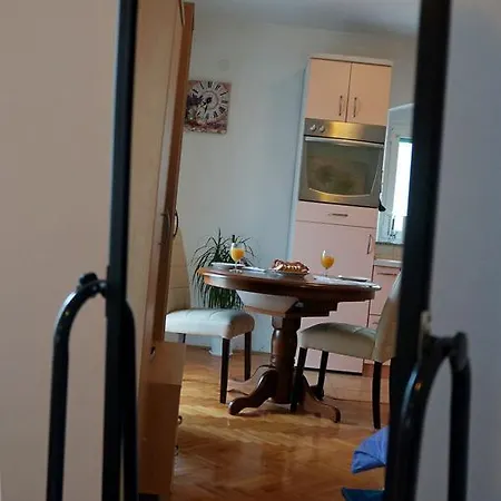 Kamena & Studio Apartment *