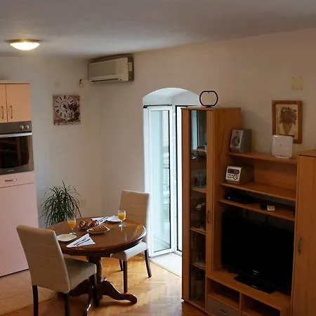 Apartment Kamena & Studio