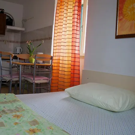 Kamena & Studio Apartment Makarska