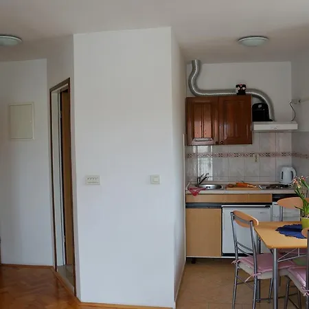 Kamena & Lägenhet Makarska