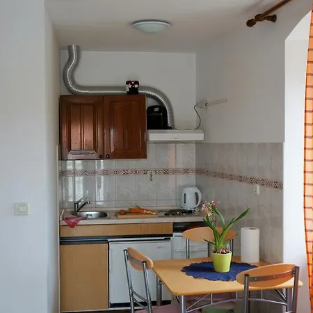 Kamena & Studio Apartment