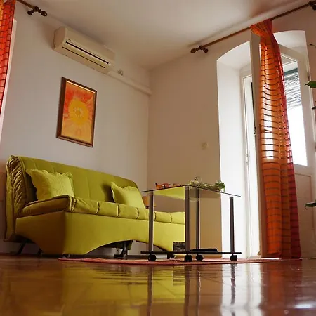 Kamena & Studio Apartment