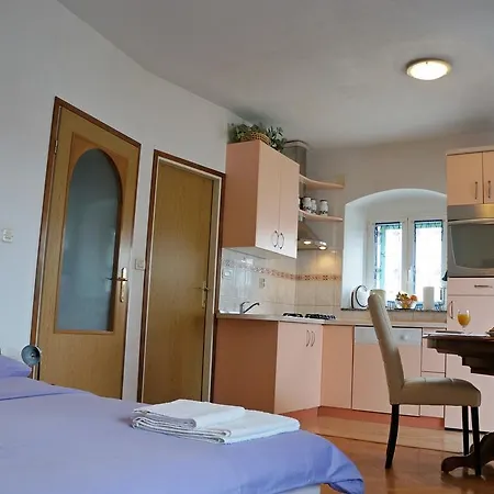 Kamena & * מאקרסקה